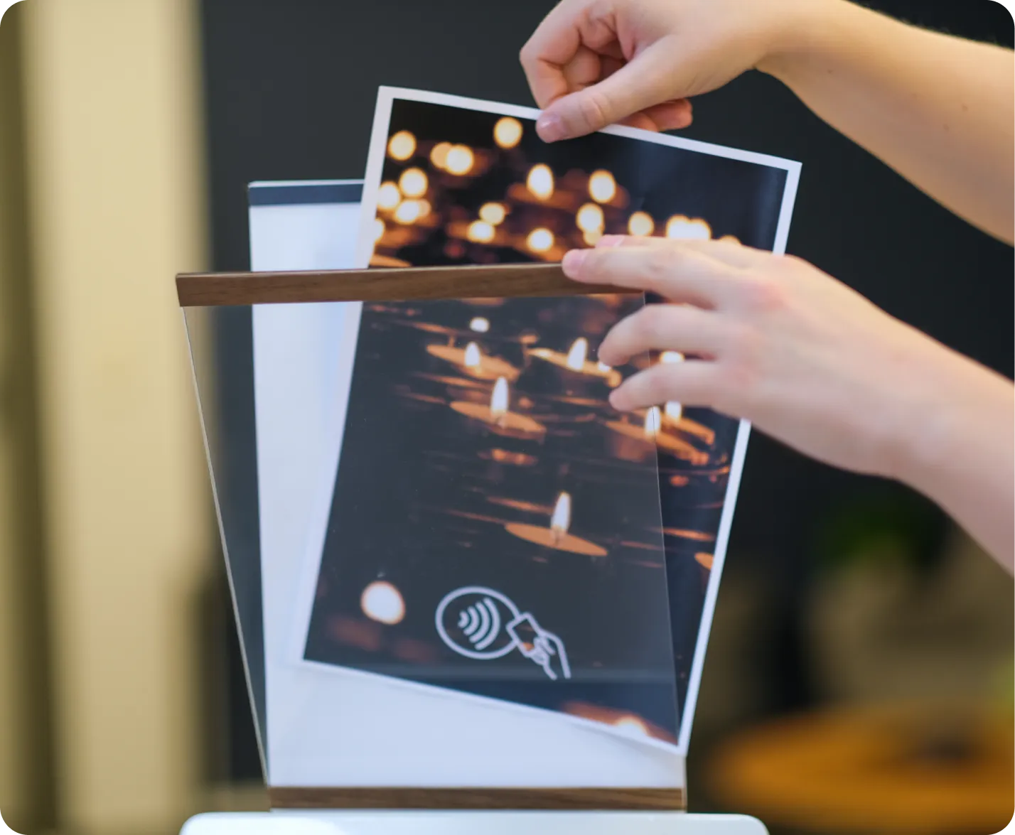 ChurchDesk betalingsterminal med flot A4-plakat
